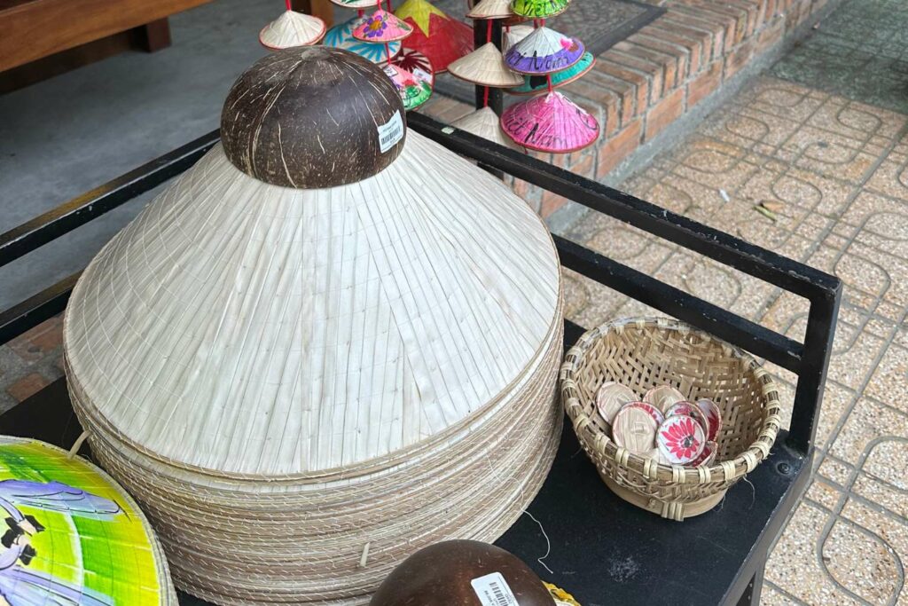 chapeau traditionnel Vietnamien, le non la